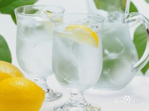 柠檬美白牙齿的正确方法