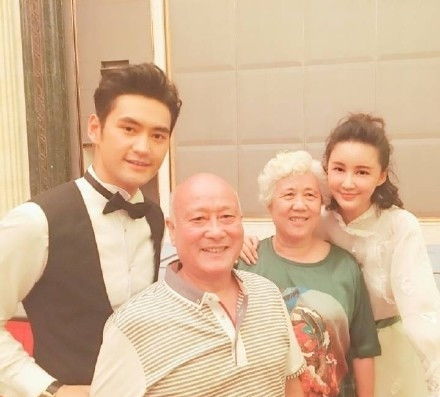 胡歌仅仅转发袁弘一条微博，为何会被李宇春的粉丝