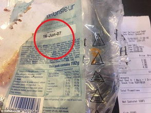 不小心吃了过期一年的巧克力