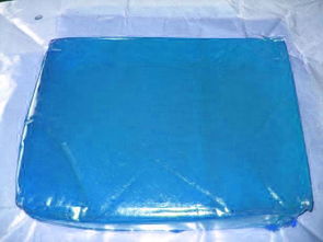 老鼠贴上的胶粘到衣服上怎么去除