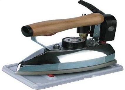 如何使用电熨斗？