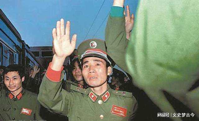 在部队一个营有多少人？