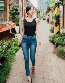 美女穿牛仔裤裆部图片真实