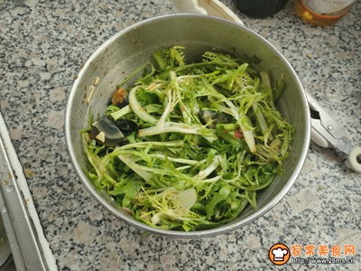 苦菊皮蛋花生米做法的热量