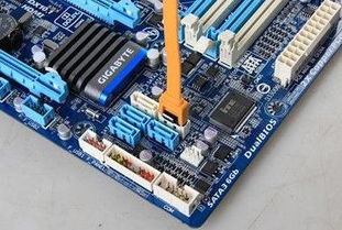 硬盘数据线是哪个？