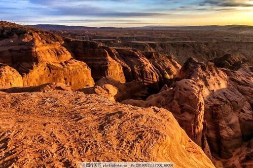 搜集一些具有典型特征的地貌图片配上简要的说明地