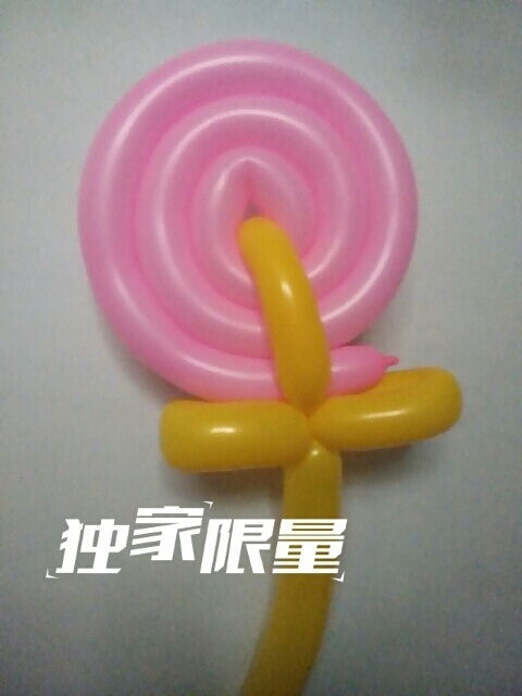 气球做棒棒糖的过程视频