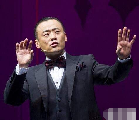 周立波曝光鄢军的真实身份，他不愿意露面的原因也被揭开