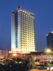 我住在成都岷山饭店。求附近小吃！