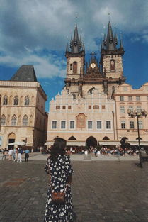 把下列句子翻译成现代汉语。1.时令狐楚已卒，子綯