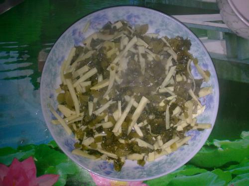 小菜一碟歇后语上一句，张飞吃豆芽小菜一碟什么意思