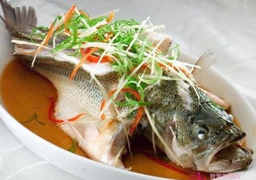 如何清蒸鲈鱼