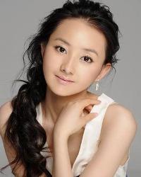 想知道这个女的是谁，这个是什么广告，或者这一系