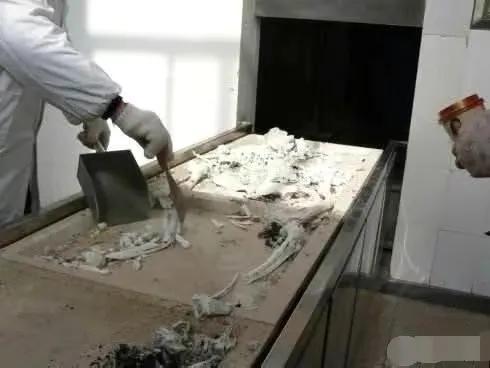 火化过程人被烧的视频