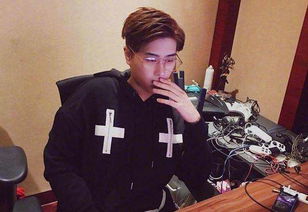 卢本伟蒸发一年多再次更新微博仍有百万转载，他为