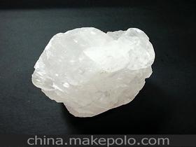 什么是人工晶体，它是由哪些材料制成的？