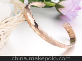 我想送一个女孩脚镯，不知道18.19岁的女孩戴舒服吗