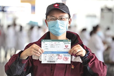 开窗放入大江来寓意,开窗放入大江来出自哪首诗?