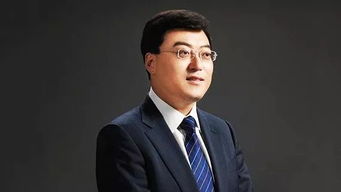 潘刚成为公司总裁之前担任哪些职务？