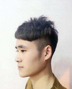 两边剃掉的发型短发男图片