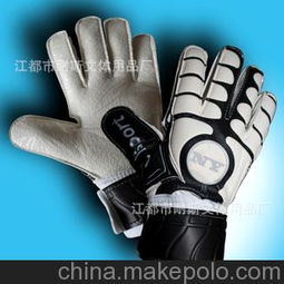 如何挑选守门员手套