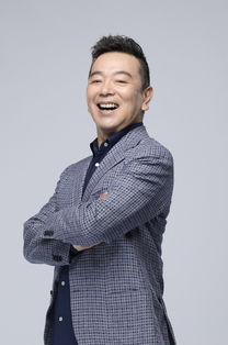 老戏骨张晨光首次带货，却在直播间痛哭，网友表示