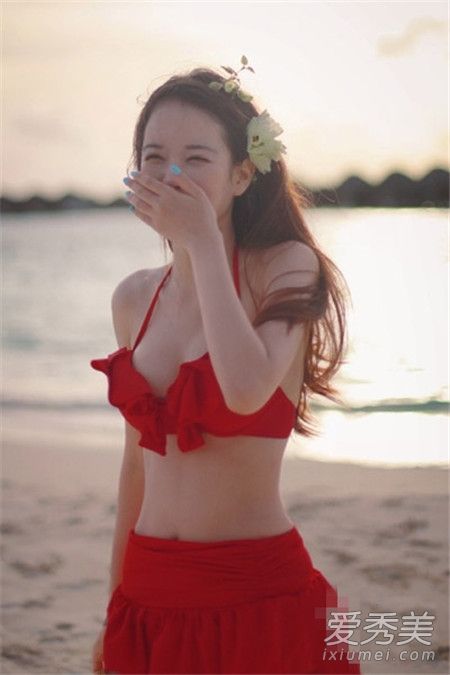 胸小的女生穿什么泳衣，胸小的人穿什么泳衣