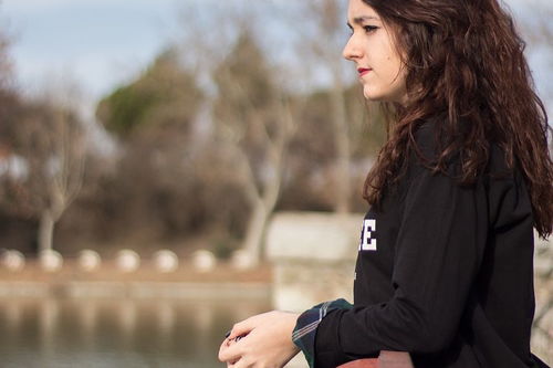 拍人像用50mm还是85mm