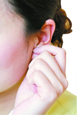 耳朵里疼是怎么回事一阵一阵的疼