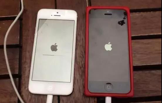 iphone开机白苹果一闪就关机了