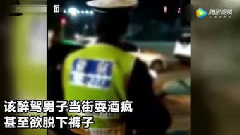 广州地铁寒冬惊现寒冬“脱裤族” 据称是宣传低碳环保