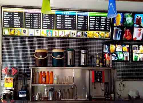 开一个小奶茶店需要多少成本呢，都需要什么。