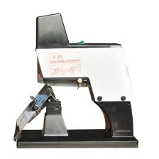 请问订书机型号是按什么来区分的？