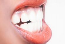 梦见自己牙齿大把脱落