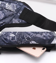 一个耐克的腰包要多少？给我介绍一款 男 22岁 用的。