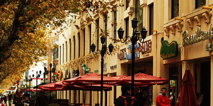 上海著名景点，用英文表示请举例！