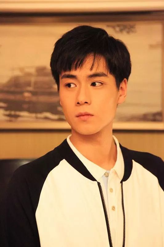 胡一天年龄造假