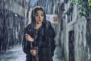 女人梦见自己淋雨是什么预兆，女人梦见下大雨财运如何