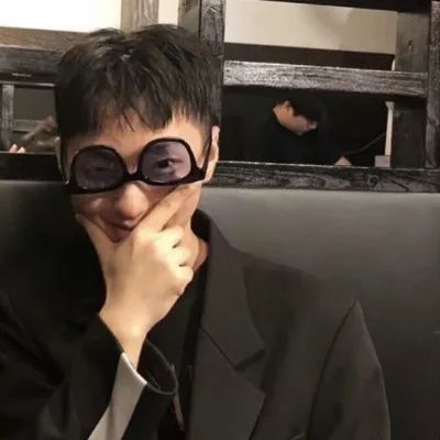 电影生化危机5里最后那个会瞬移的墨镜男是谁