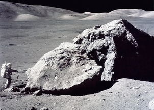 谁是第一个中国登上月球的人