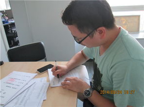 两人结婚一直无房，与男方父母同住，户籍也都在一