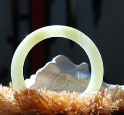 女人梦见玉石是什么意思