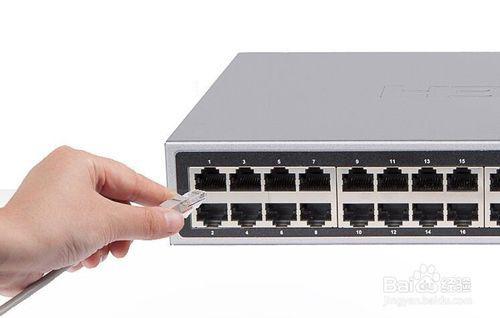 交换机和路由器怎么连接的？