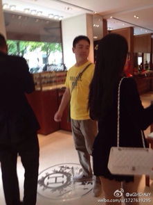 刘强东妹妹首露面：从中学英语老师到公司股东是怎