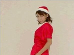 触摸女的手！她多久将她自己的手收回去说明她对自