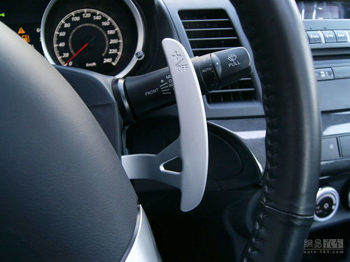 方向盘换挡拨片怎么用