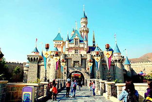 香港迪士尼游乐园入口旁有一喷泉