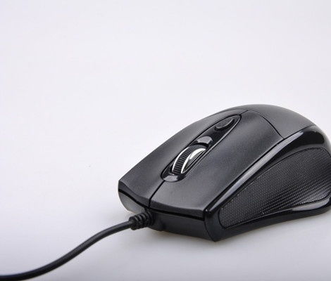 鼠标动不了灯是亮的去关机发现卡了