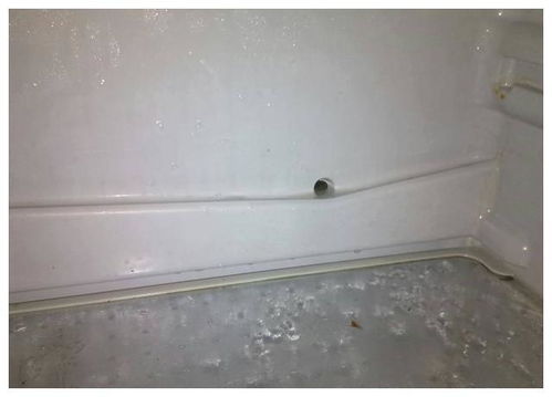 冰箱底部漏水是什么原因