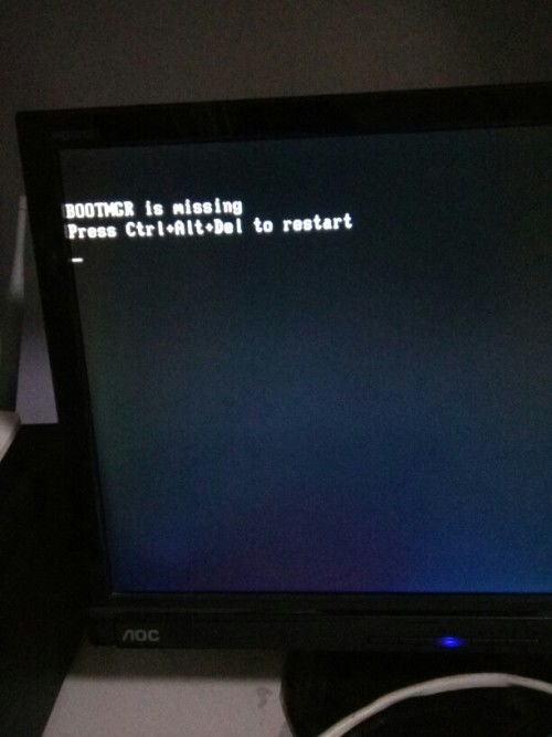 电脑开机显示器黑屏但电脑一直在运行，电脑开机显示器黑屏键盘灯不亮